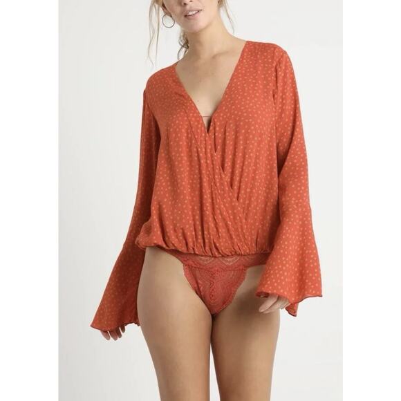 Free People Sz M Romantic Boho Chic Bell Sleeve Wrap Lace Bodysuit Peasant Top - Picture 3 of 7